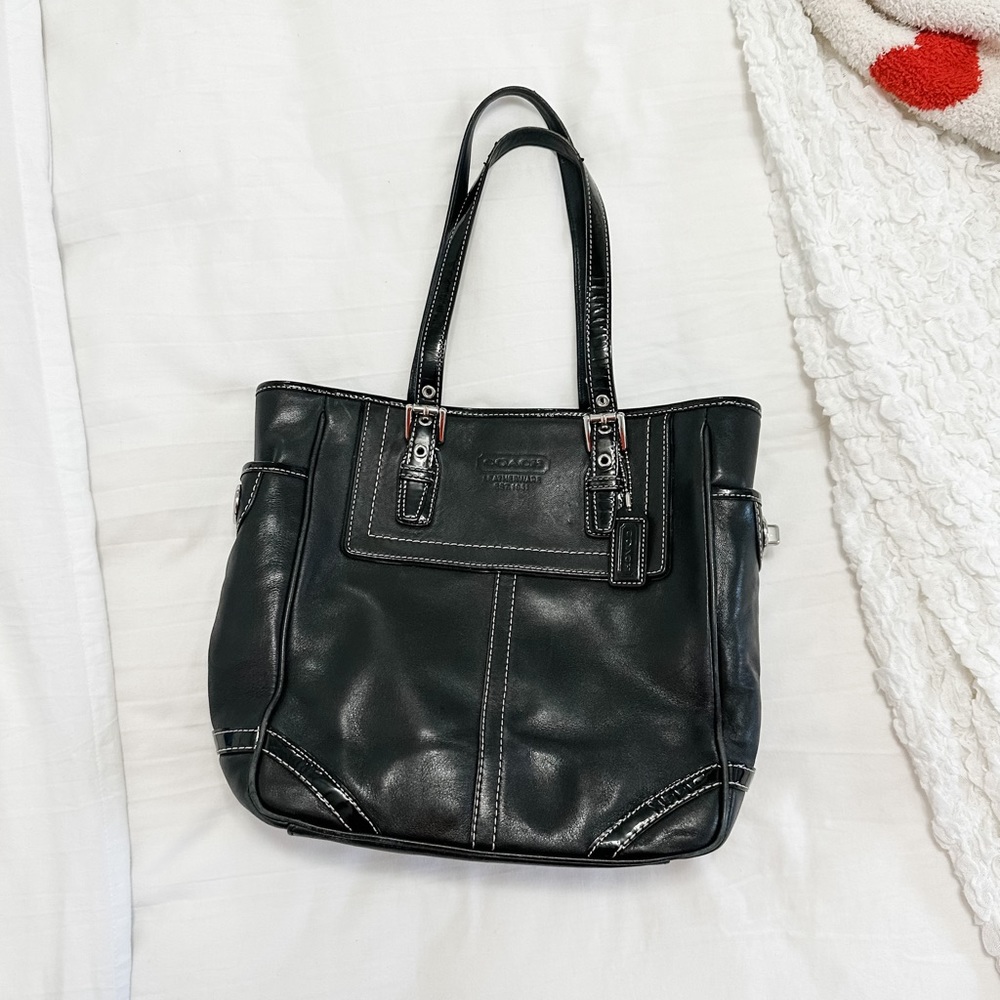 VINTAGE 2000’s COACH PURSE!
